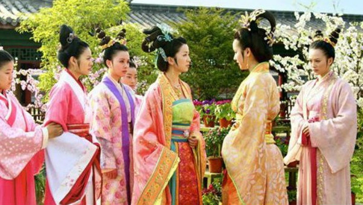 Khi bị phạt đánh, cung nữ phạm tội cũng không được phép kêu ra tiếng. Họ phải nhẫn nhịn chịu đựng đau đớn để tránh bị phạt nặng hơn.