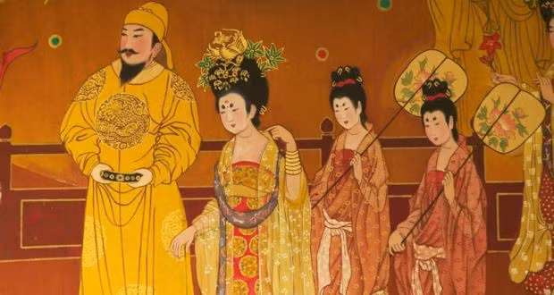 Không những vậy, họ còn tin rằng tư thế ngủ của cung nữ sẽ ảnh hưởng đến sự hưng thịnh - tồn vong của một vương triều.