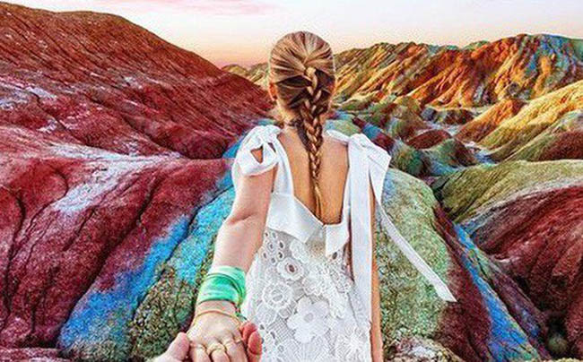 Khoảng thời gian đẹp nhất để ngắm những dãy núi cầu vồng là từ tháng 5 - 10. Khi ấy, ánh sáng mặt trời chiếu rọi lên những dãy núi khiến màu sắc nổi bật hơn.