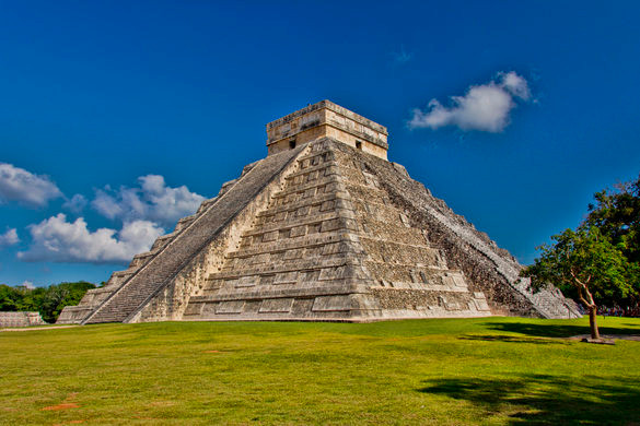Người Maya thời xưa coi loài chim Quetzal là biểu tượng của lòng tốt và ánh sáng. Chính vì vậy, họ rất tôn sùng loài chim linh thiêng này.