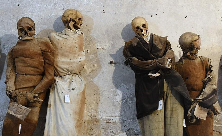 Trong số này, nhiều xác ướp vẫn còn móng tay, bộ răng đầy đủ... giống như mới qua đời cách đây không lâu.