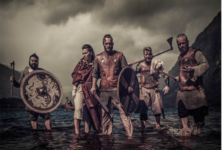 Thay vì có mái tóc màu vàng sáng thì người Viking có tóc màu sẫm hơn và vóc dáng cơ thể nhỏ hơn so với người châu Âu bản địa.