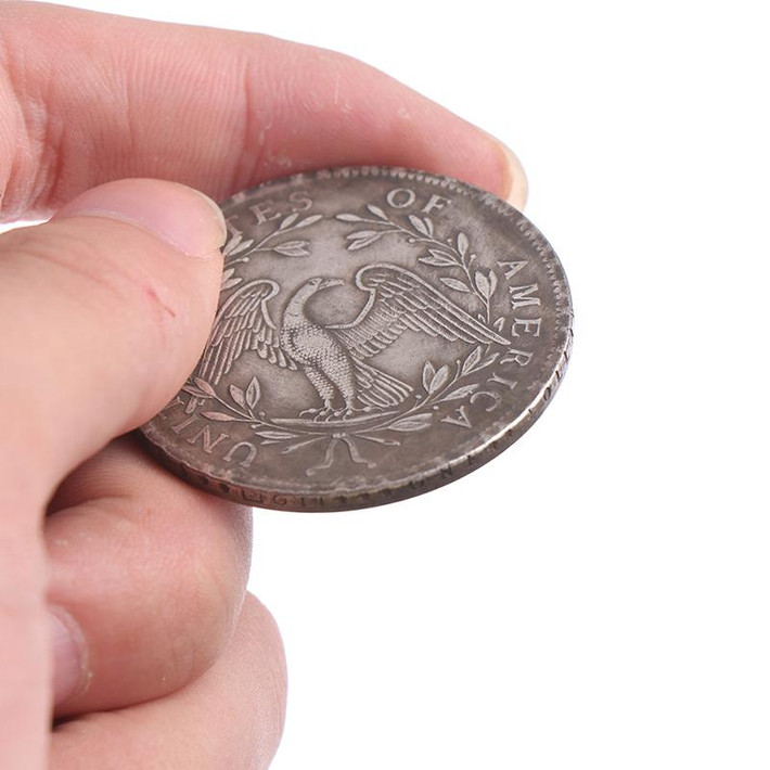 Nhiều nhà sưu tầm tiền xu cổ mong muốn sở hữu một đồng xu "Flowing Hair" nên không tiếc chi ra khoản tiền lớn để có chúng. 