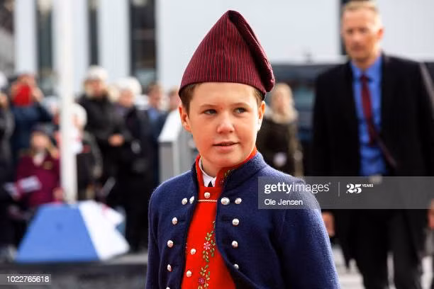 Hoàng tử Christian là con trai cả của Thái tử Đan Mạch Frederik và là cháu của Nữ hoàng Margrethe II. Vị hoàng tử này là người thứ 2 thừa kế ngai vàng của hoàng gia Đan Mạch (sau bố - Thái tử Frederik).