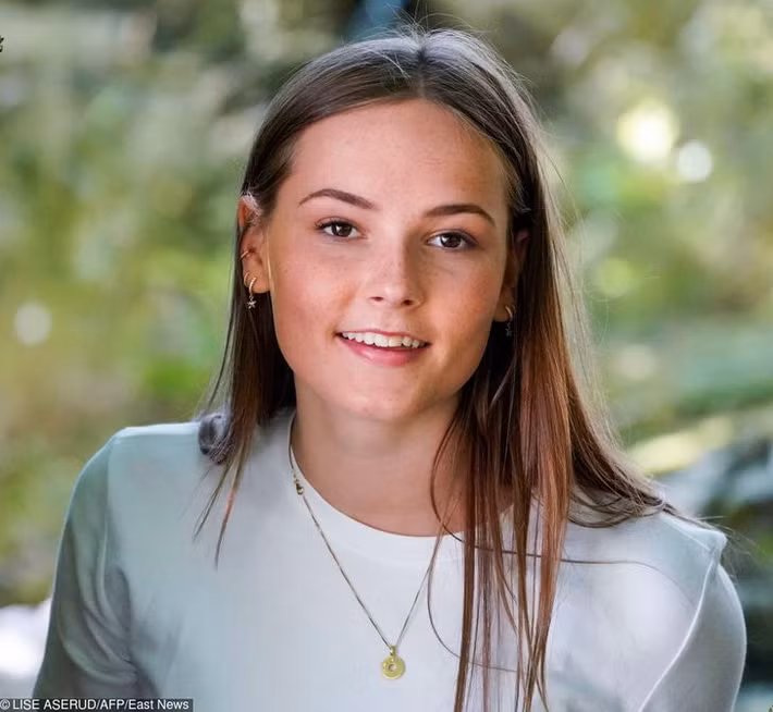 Sinh năm 2004, công chúa Ingrid Alexandra là con gái của Thái tử Na Uy Haakon. Cô là người thứ 2 thừa kế ngai vàng sau cha.