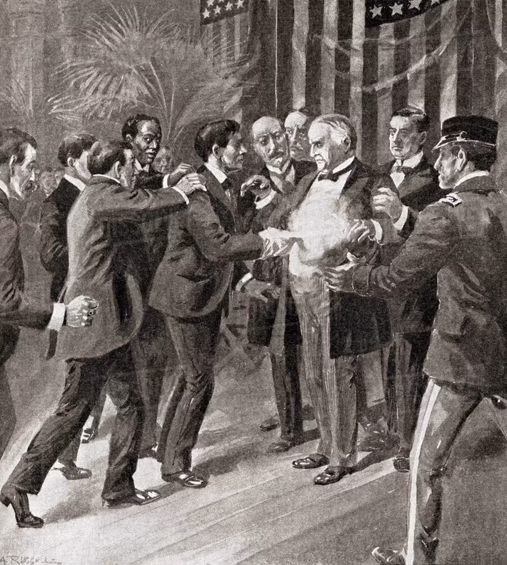 Nửa tháng sau khi thực hiện vụ ám sát Tổng thống Mỹ gây rúng động dư luận, Czolgosz bị đưa ra xét xử ở tòa án liên bang tại Buffalo.