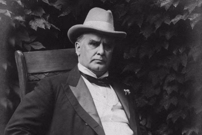 Sinh năm 1843, Tổng thống Mỹ William McKinley là tổng thống đầu tiên đi xe hơi và cũng là ông chủ Nhà Trắng đầu tiên sử dụng điện thoại để vận động tranh cử.