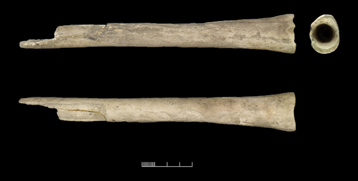 Theo Tiến sĩ Thomas Booth, người dân thời đồ đồng đối xử với người chết khác xa với con người ngày nay.