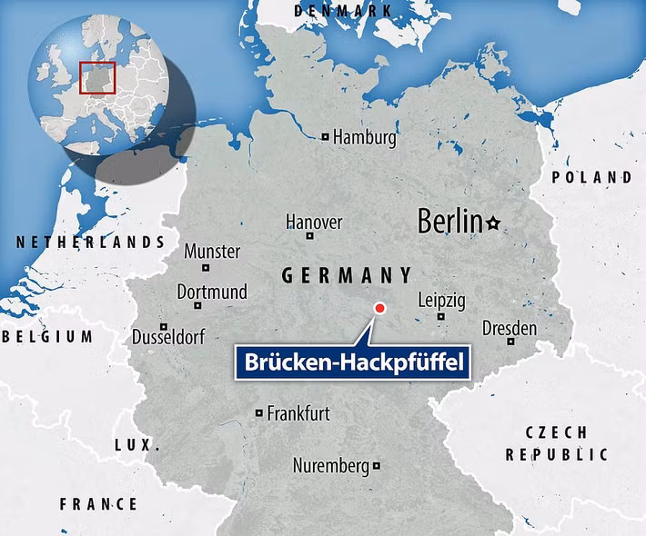 Ngoài ngôi mộ bí ẩn trên, các nhà khảo cổ cũng khai quật được gần 60 mộ cổ khác trong cùng khu vực.