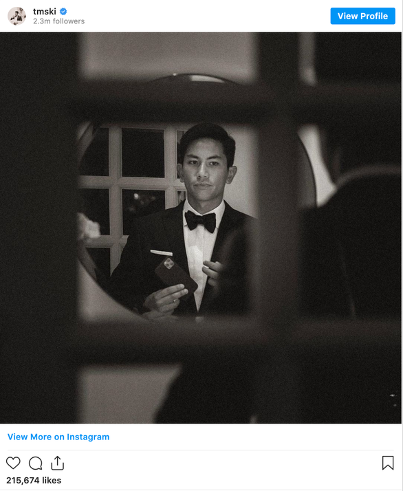 Con trai Quốc vương Hassanal Bolkiah còn sở hữu bằng thạc sĩ nghiên cứu quốc tế và ngoại giao.