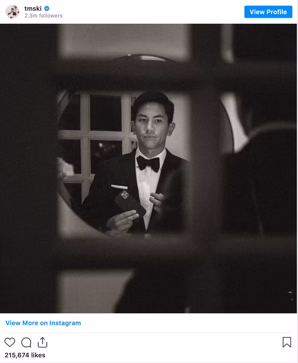 Con trai Quốc vương Hassanal Bolkiah còn sở hữu bằng thạc sĩ nghiên cứu quốc tế và ngoại giao.