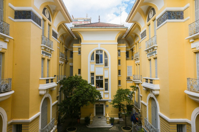 Trước khi trở thành Bảo tàng Mỹ thuật TP.HCM như hiện nay, nơi đây từng là căn dinh thự của ông Hứa Bổn Hòa - thương nhân nổi tiếng ở Sài Gòn thời xưa.