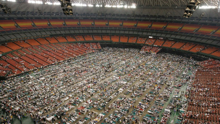 Trước hậu quả tồi tệ do siêu bão Katrina gây ra, Tổng thống George W. Bush triển khai 13.000 lính Vệ binh Quốc gia và 7.000 binh sĩ quân đội Hoa Kỳ để sơ tán hơn 1 triệu người dân đến nơi an toàn và giải cứu những người mắc kẹt.