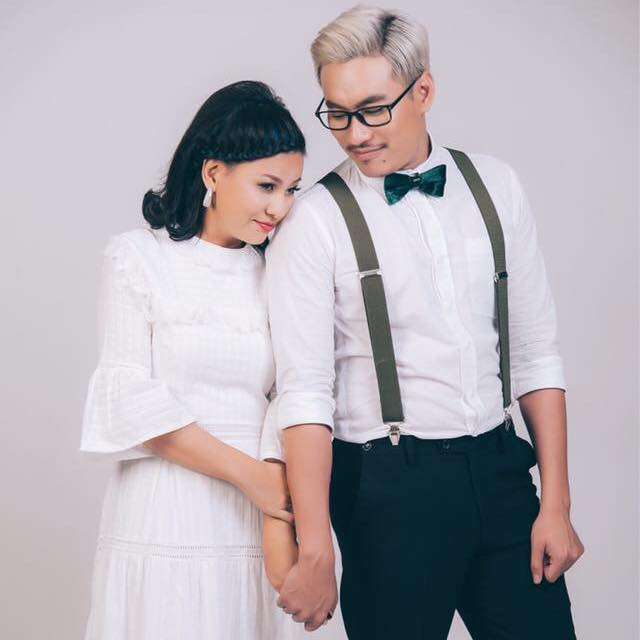 Mỗi khi xuất hiện cùng bạn trai kém 18 tuổi, Cát Phượng cố gắng ăn diện thật trẻ trung. Cô chủ yếu chọn trang phục màu trắng điệu đà, nữ tính.