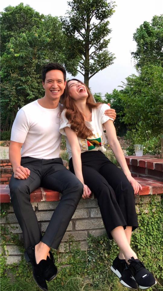 Trang phục đời thường của họ cũng ton-sur-ton khá giản dị.