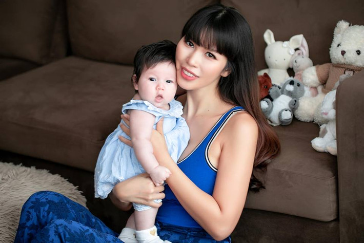 Chỉ sau sinh 4 tháng, siêu mẫu Hà Anh đã giảm được 10kg và lấy lại vóc dáng để có một thân hình săn chắc, gợi cảm khi mặc bikini.