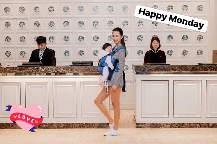 Theo siêu mẫu, sau khi sinh, cô vẫn thừa cân chủ yếu ở các vùng như ở bụng, một chút ở lưng, đùi, cánh tay và một chút ở mặt.