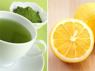 Trà xanh và nước cốt chanh giúp tăng cường chất chống oxy hóa có lợi cho tim: Catechin là chất chống oxy hóa mạnh mẽ được tìm thấy trong trà xanh. Theo một báo cáo từ Đại học Purdue (Mỹ), thêm một chút nước cốt chanh hoặc nước ép cam, bưởi, quýt… vào trà xanh có thể làm giảm sự phân hủy của catechin trong hệ tiêu hóa, giúp cơ thể hấp thụ chúng dễ hơn.