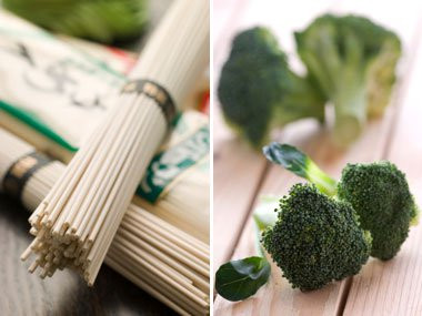 Mì Soba &amp; bông cải xanh để có một trái tim khỏe: Khi cholesterol “xấu” LDL bị oxy hóa, chúng có nhiều khả năng trở thành mảng bám trong thành động mạch, dẫn đến bệnh tim. Các nhà khoa học ở Đức phát hiện các chất chống oxy hóa là rutin và vitamin C có trong mì soba và bông cải xanh hiệp lực với nhau có thẻ ngăn chặn quá trình oxy hóa LDL.