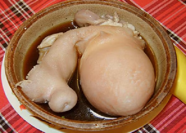 Ngọc dương: Từ xưa đến nay, ngọc dương được xem là món “tráng dương” cho phái mạnh. Không ít người khẳng định món ngọc dương là thức ăn quý ngày xưa chỉ có vua chúa, quý tộc mới được dùng để bồi bổ sức khỏe "chuyện ấy". Ngọc dương thường được chế biến bằng cách hầm với thuốc bắc.