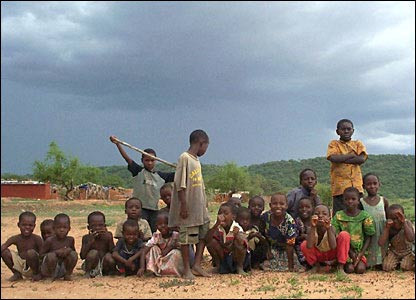 Lời "tiên tri" được cho là sai của CIA về năm 2015 đó là AIDS, nạn đói và những biến động kinh tế, chính trị sẽ khiến dân số tại nhiều quốc gia ở châu Phi giảm đáng kể. Thực tế đã chứng minh, dân số châu Phi đã tăng từ 800 triệu (số liệu thống kê năm 2000) lên 1,1 tỉ người (năm 2014).