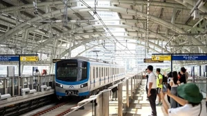 TPHCM tăng lượt tàu metro số 1 và điều chỉnh xe buýt dịp Tết