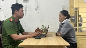 Làm rõ vụ bé gái mất đôi bông tai, người phụ nữ cùng con nhỏ bị mời làm việc