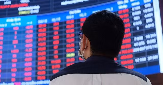VN-Index rot gan 9 diem do ap luc tu nhom von hoa lon