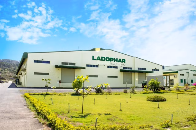 Ladophar huy phuong an phat hanh rieng le cho Louis Holdings