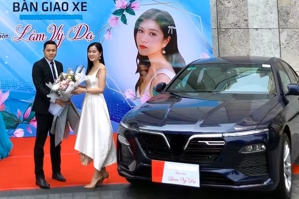 Cây hài Lâm Vỹ Dạ ở tuổi 33 giàu cỡ nào? - Hình 6 Cay hai Lam Vy Da o tuoi 33 giau co nao?-Hinh-6
