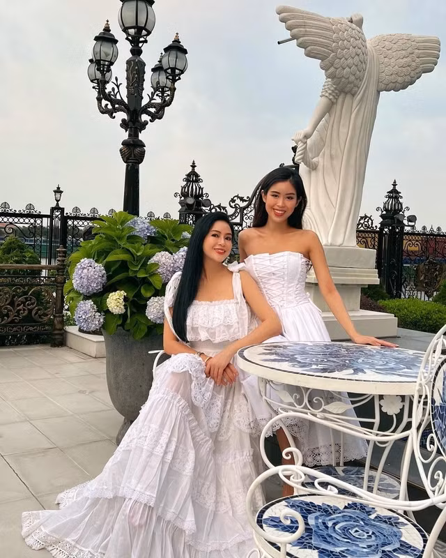 Vẻ đẹp quý phái của doanh nhân Lê Hồng Thủy Tiên - Hình 7 Ve dep quy phai cua doanh nhan Le Hong Thuy Tien-Hinh-7