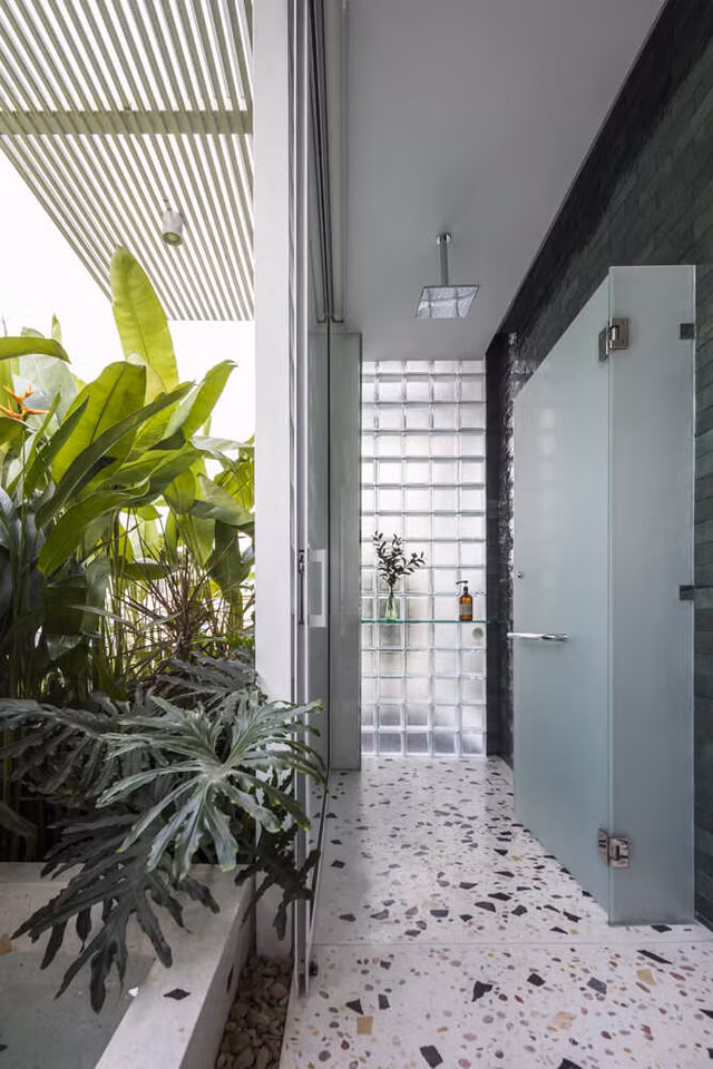 Cận cảnh nhà phố phủ cây xanh tựa resort giữa TP HCM - Hình 9 Can canh nha pho phu cay xanh tua resort giua TP HCM-Hinh-9