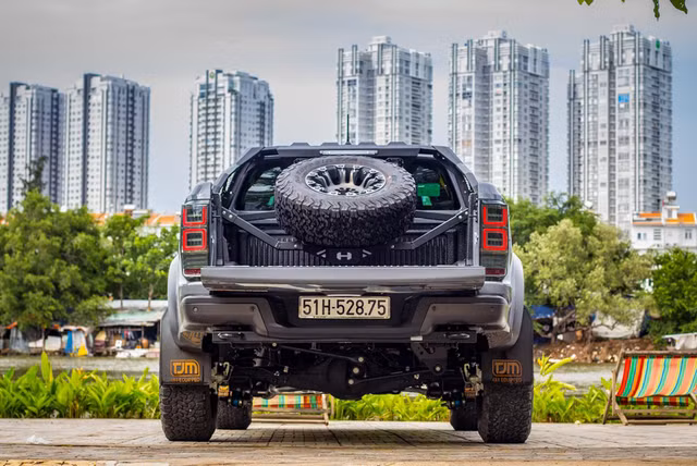 Dân chơi Sài Gòn chi trăm triệu độ "sắc đẹp" Ford Raptor - Hình 7 Dan choi Sai Gon chi tram trieu do