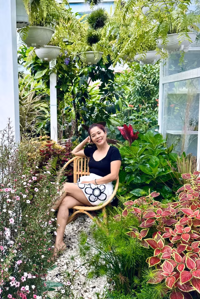 Đi mỏi chân trong khu vườn rộng 10 nghìn m2 của Mỹ Lệ Di moi chan trong khu vuon rong 10 nghin m2 cua My Le