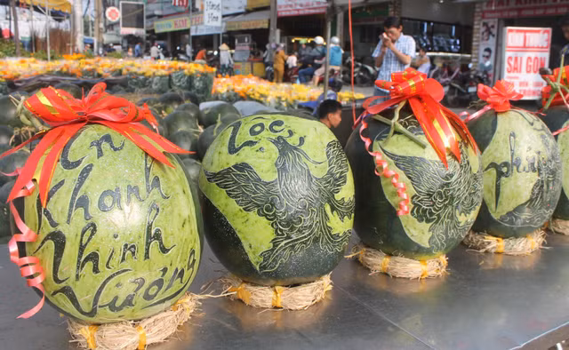 Những loại trái cây được tạo hình độc đáo đắt hàng dịp Tết - Hình 5 Nhung loai trai cay duoc tao hinh doc dao dat hang dip Tet-Hinh-5