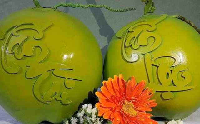 Những loại trái cây được tạo hình độc đáo đắt hàng dịp Tết - Hình 7 Nhung loai trai cay duoc tao hinh doc dao dat hang dip Tet-Hinh-7