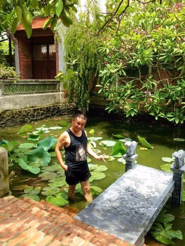 Đại gia làng hài Xuân Hinh sở hữu nhà gỗ bạc tỷ - Hình 4 Dai gia lang hai Xuan Hinh so huu nha go bac ty-Hinh-4