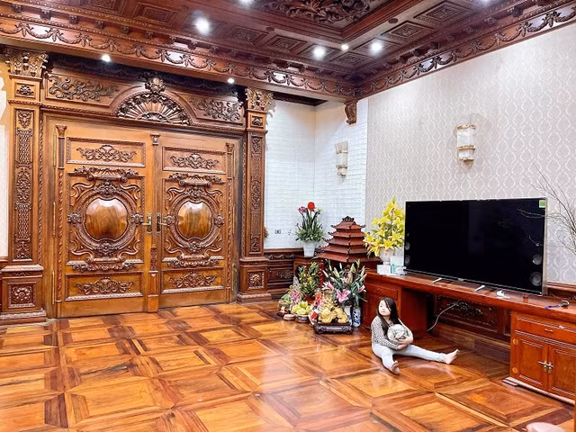 Cận cảnh căn biệt thự toàn gỗ quý của đại gia Bắc Ninh - Hình 5 Can canh can biet thu toan go quy cua dai gia Bac Ninh-Hinh-5