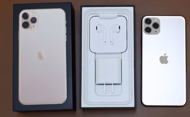Cận cảnh iPhone 11 Pro Max đầu tiên về Việt Nam giá 100 triệu đồng - Hình 7 Can canh iPhone 11 Pro Max dau tien ve Viet Nam gia 100 trieu dong-Hinh-7
