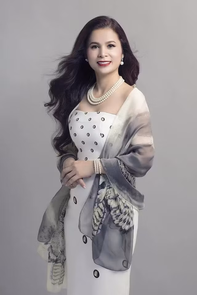 CEO King Coffee Lê Hoàng Diệp Thảo có nhan sắc mặn mà, đầy khí chất - Hình 7 CEO King Coffee Le Hoang Diep Thao co nhan sac man ma, day khi chat-Hinh-7