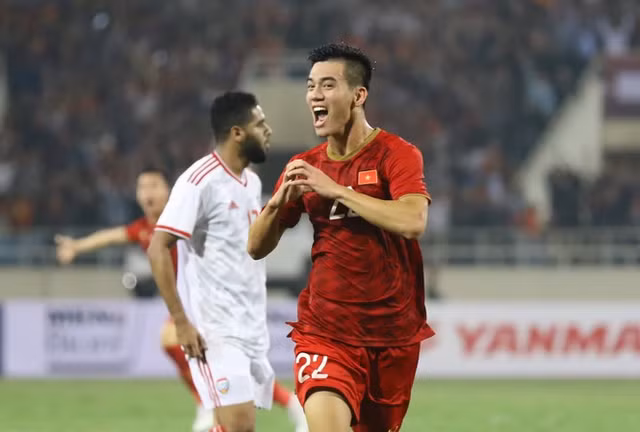 Tuyen Viet Nam nhan thuong khung the nao sau tra thang UAE?