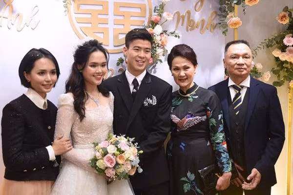 So sánh gia thế nhà vợ các cầu thủ Việt - Hình 4 So sanh gia the nha vo cac cau thu Viet-Hinh-4