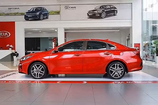 Kia Cerato giảm giá tới 40 triệu đồng kích cầu doanh số - Hình 3 Kia Cerato giam gia toi 40 trieu dong kich cau doanh so-Hinh-3