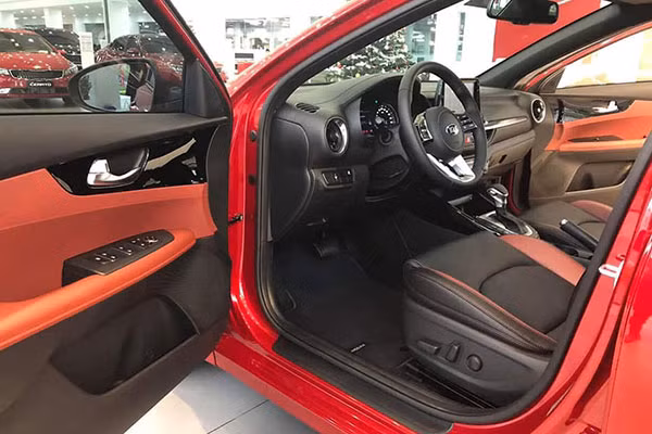 Kia Cerato giảm giá tới 40 triệu đồng kích cầu doanh số - Hình 2 Kia Cerato giam gia toi 40 trieu dong kich cau doanh so-Hinh-2