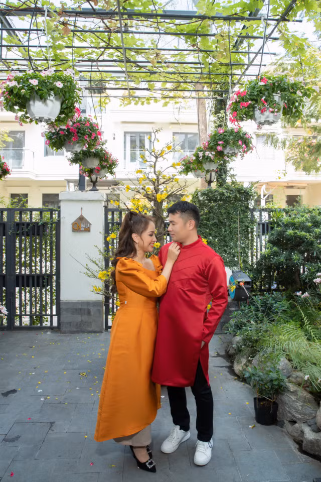 Can canh biet thu ngap hoa cua Van Hugo va chong doanh nhan-Hinh-2