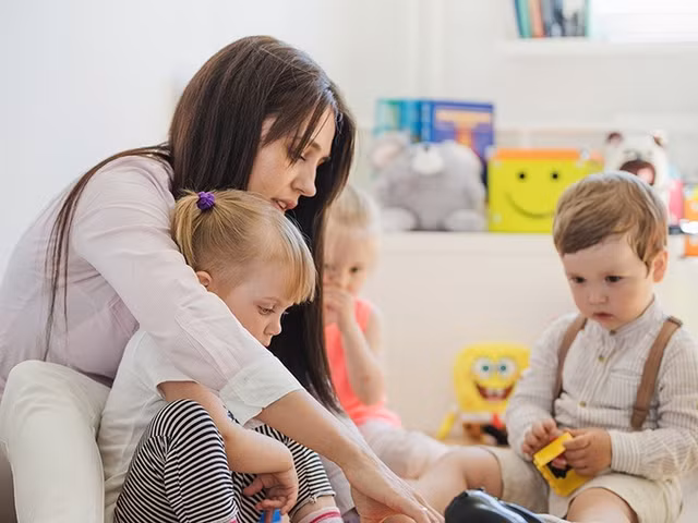 Giúp việc cho nhà giàu Việt phải làm những gì để nhận lương khủng? Giup viec cho nha giau Viet phai lam nhung gi de nhan luong khung?