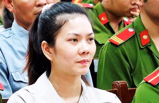 Trước Ngọc Miu, Dương Văn Kính còn đưa hotgirl này vào tù vì ma túy Truoc Ngoc Miu, Duong Van Kinh con dua hotgirl nay vao tu vi ma tuy