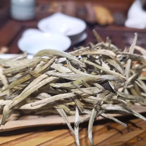 Vì sao trà Bạch Long có giá lên tới hơn nửa tỷ đồng/kg? - Hình 7 Vi sao tra Bach Long co gia len toi hon nua ty dong/kg?-Hinh-7