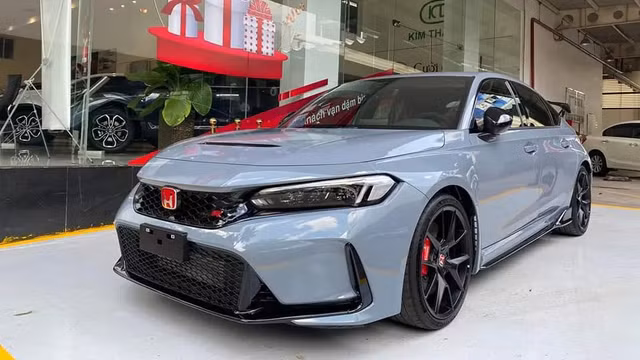 Điểm danh 3 đại gia có thú chơi siêu xe nổi tiếng tại Sài Thành - Hình 7 Diem danh 3 dai gia co thu choi sieu xe noi tieng tai Sai Thanh-Hinh-7