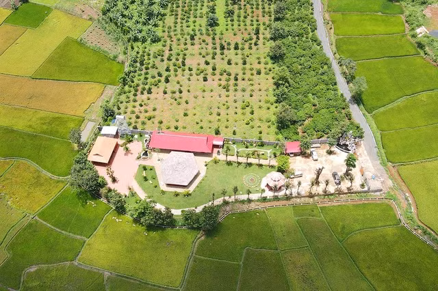 Những căn biệt phủ bề thế tiền tỷ bị cưỡng chế vì xây trái phép - Hình 6 Nhung can biet phu be the tien ty bi cuong che vi xay trai phep-Hinh-6